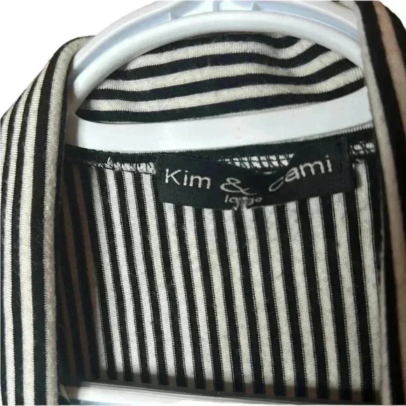 Kim & Cami Size Large verticals pinstripe sleeveless button down collared blouse - Picture 3 of 3